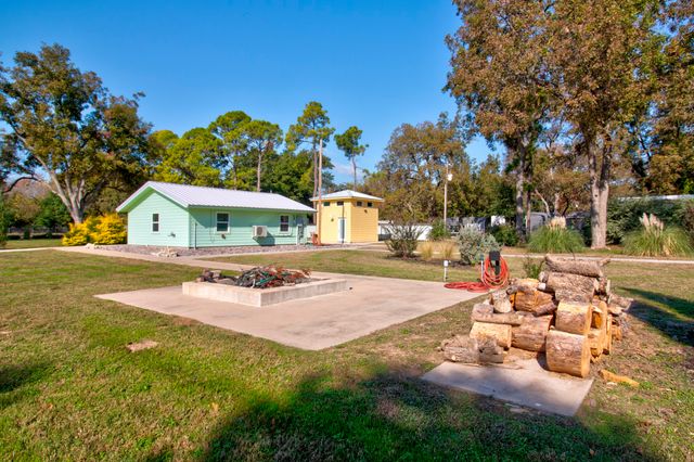 227 Newcastle Drive, Gordonville, TX 76245