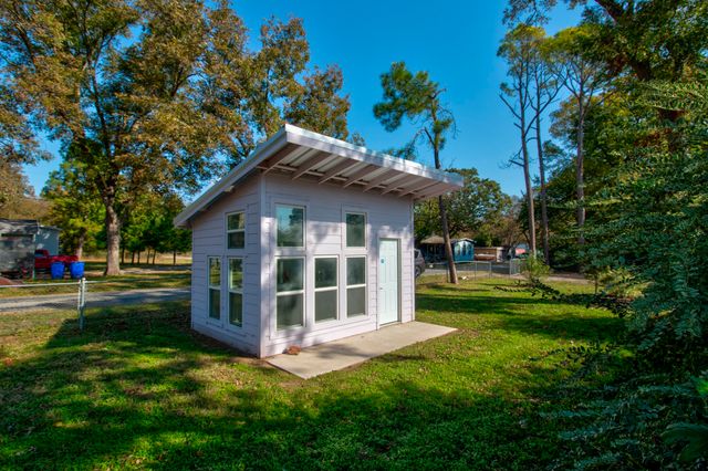 227 Newcastle Drive, Gordonville, TX 76245