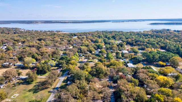 227 Newcastle Drive, Gordonville, TX 76245