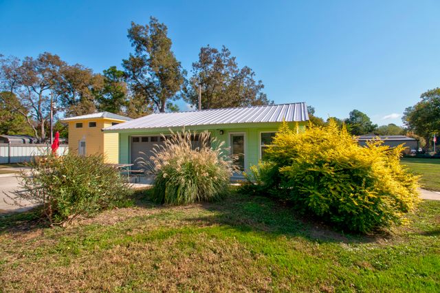 227 Newcastle Drive, Gordonville, TX 76245