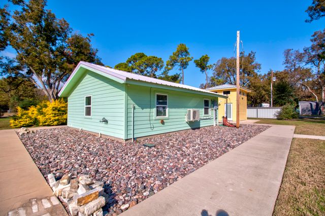 227 Newcastle Drive, Gordonville, TX 76245