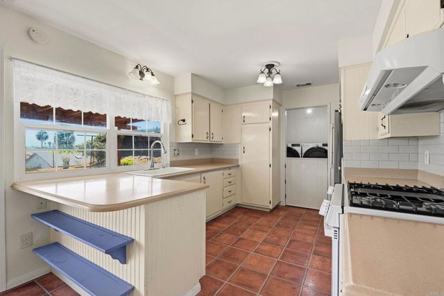 720 Mclain Street, Escondido, CA 92027
