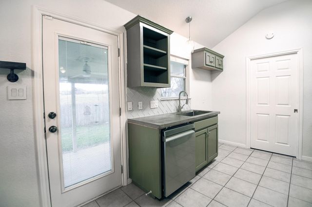 3311 Crystal CIR, Taylor, TX 76574