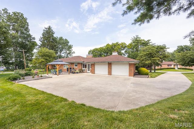 343 Park Drive, Belleville, IL 62226