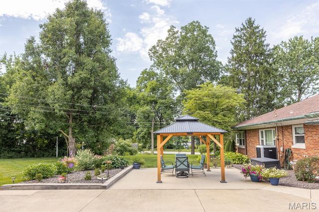 343 Park Drive, Belleville, IL 62226