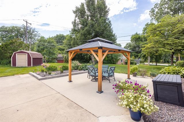 343 Park Drive, Belleville, IL 62226