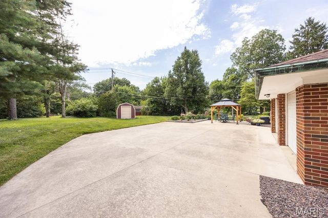 343 Park Drive, Belleville, IL 62226