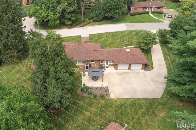343 Park Drive, Belleville, IL 62226