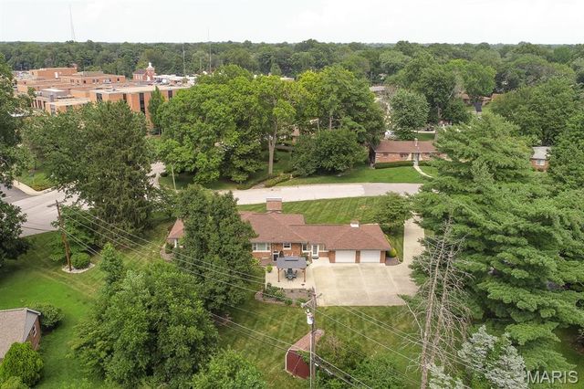 343 Park Drive, Belleville, IL 62226