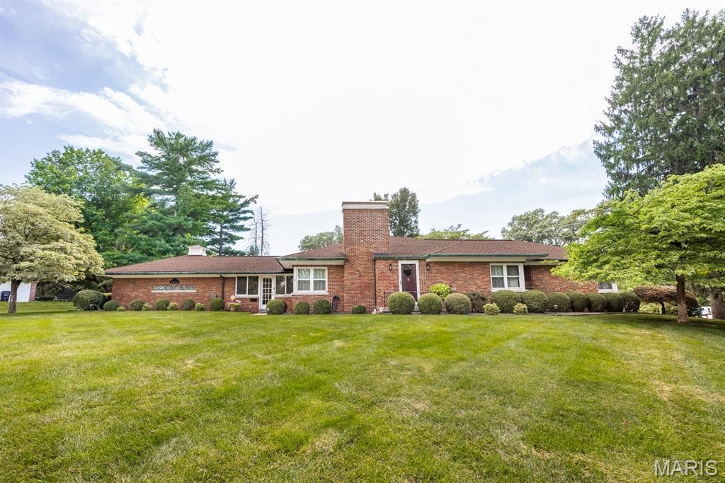343 Park Drive, Belleville, IL 62226