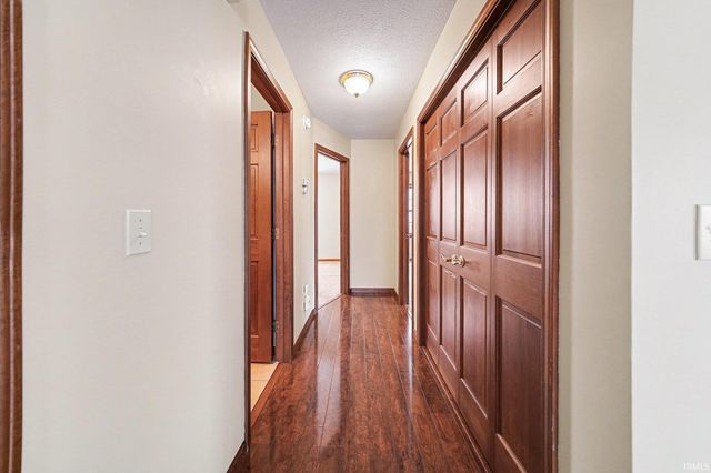 512 Autumn Court, Mishawaka, IN 46544