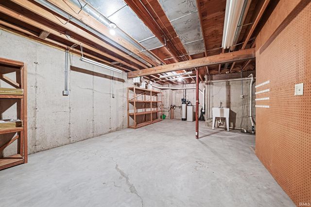 512 Autumn Court, Mishawaka, IN 46544