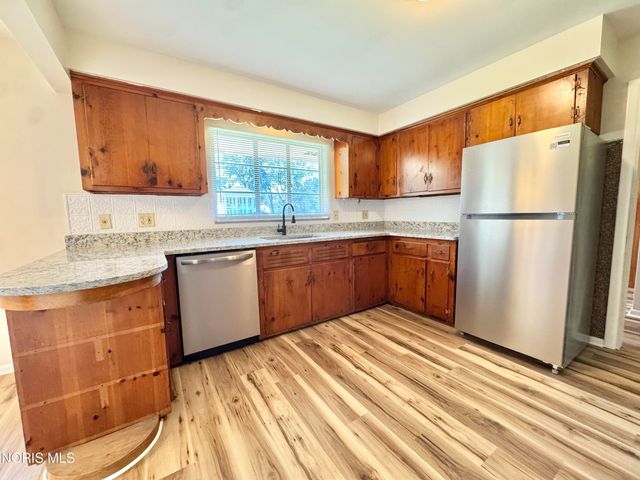 2208 Valley Brook Drive, Toledo, OH 43615