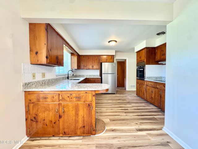 2208 Valley Brook Drive, Toledo, OH 43615