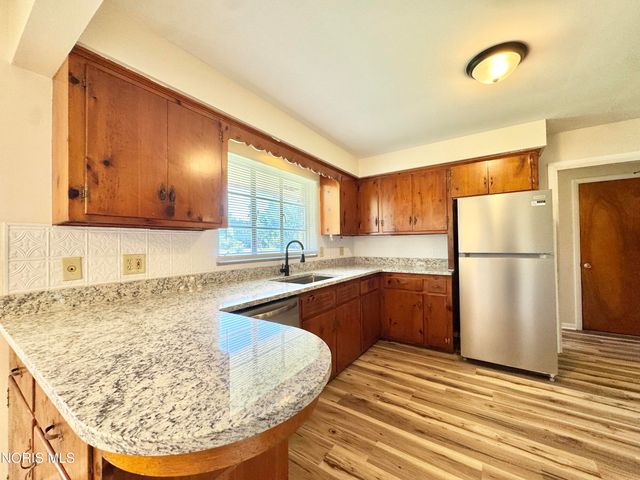 2208 Valley Brook Drive, Toledo, OH 43615