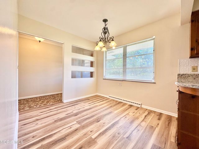 2208 Valley Brook Drive, Toledo, OH 43615