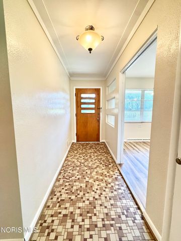 2208 Valley Brook Drive, Toledo, OH 43615
