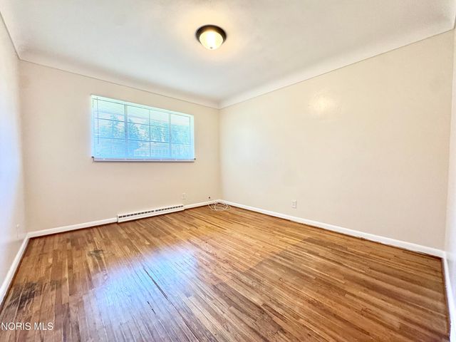 2208 Valley Brook Drive, Toledo, OH 43615