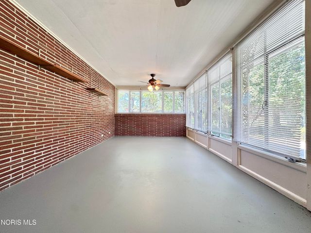 2208 Valley Brook Drive, Toledo, OH 43615
