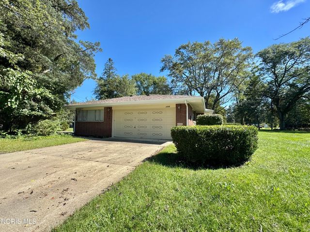 2208 Valley Brook Drive, Toledo, OH 43615