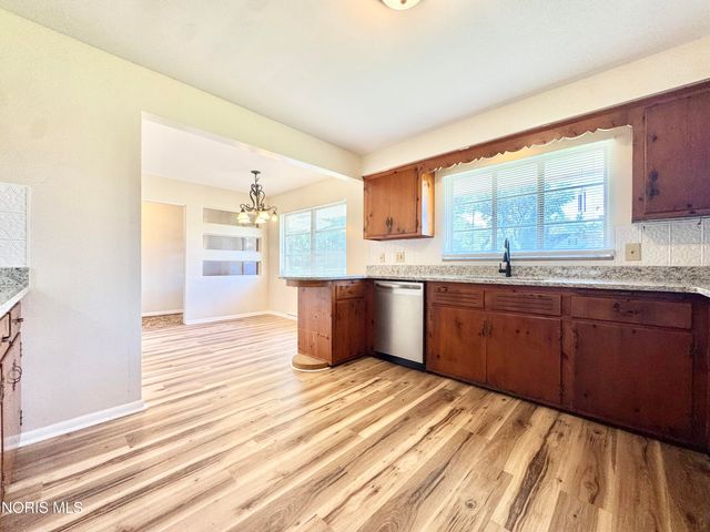 2208 Valley Brook Drive, Toledo, OH 43615