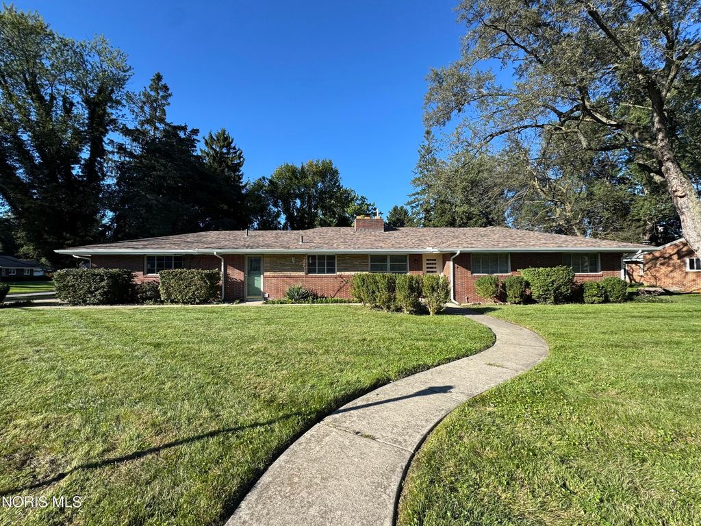 2208 Valley Brook Drive, Toledo, OH 43615