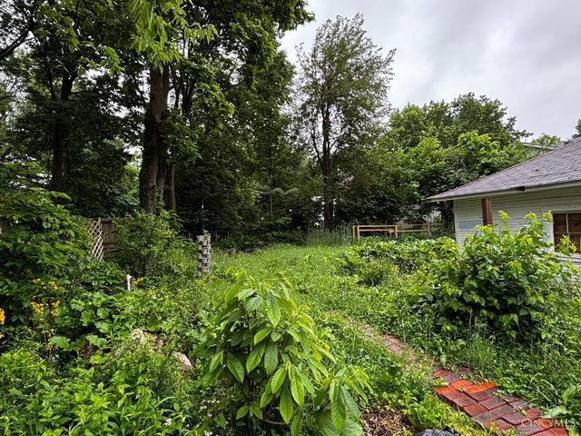 1831 W North Bend Rd, Cincinnati, OH 45223