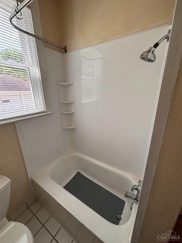 1831 W North Bend Rd, Cincinnati, OH 45223