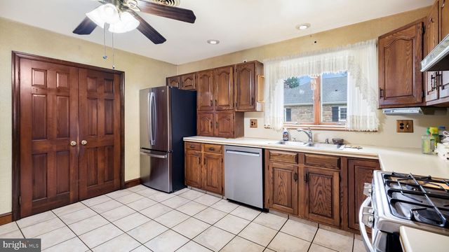 6609 N RADCLIFFE ST, Bristol, PA 19007