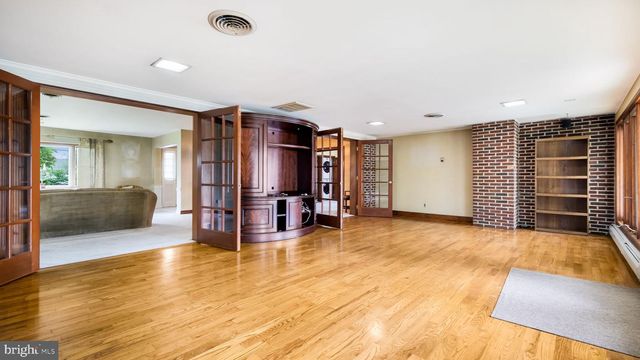 6609 N RADCLIFFE ST, Bristol, PA 19007