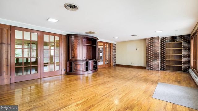 6609 N RADCLIFFE ST, Bristol, PA 19007
