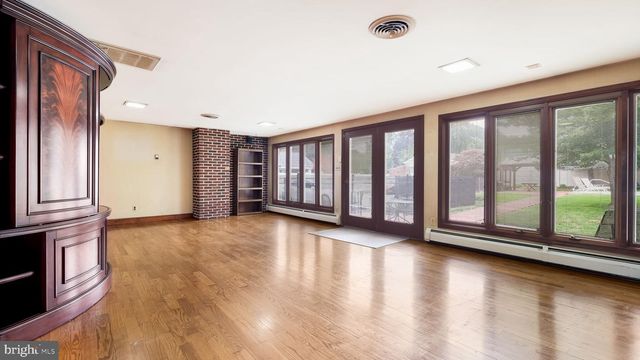 6609 N RADCLIFFE ST, Bristol, PA 19007