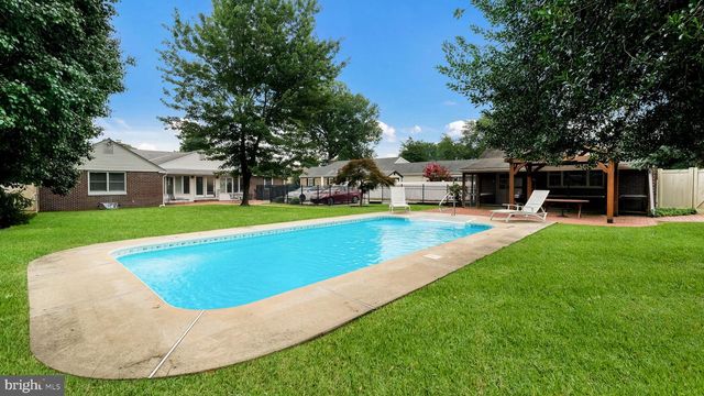 6609 N RADCLIFFE ST, Bristol, PA 19007