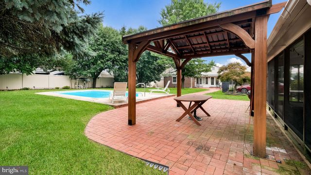 6609 N RADCLIFFE ST, Bristol, PA 19007