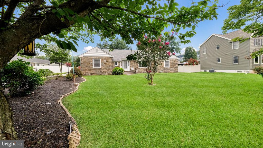 6609 N RADCLIFFE ST, Bristol, PA 19007