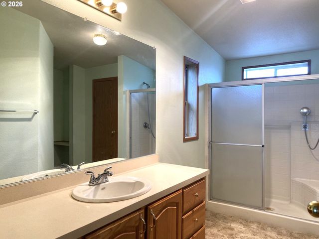 5701 Ne ST JOHNS Rd 63, Vancouver, WA 98661