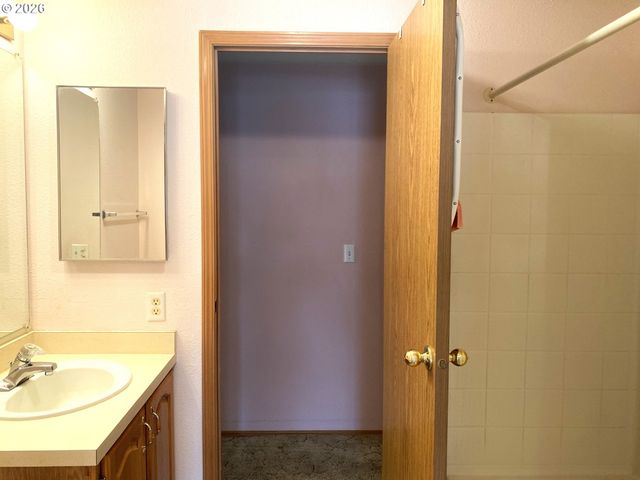 5701 Ne ST JOHNS Rd 63, Vancouver, WA 98661