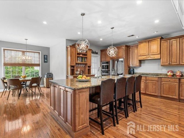 6 Huggins Lane, Manalapan, NJ 07726