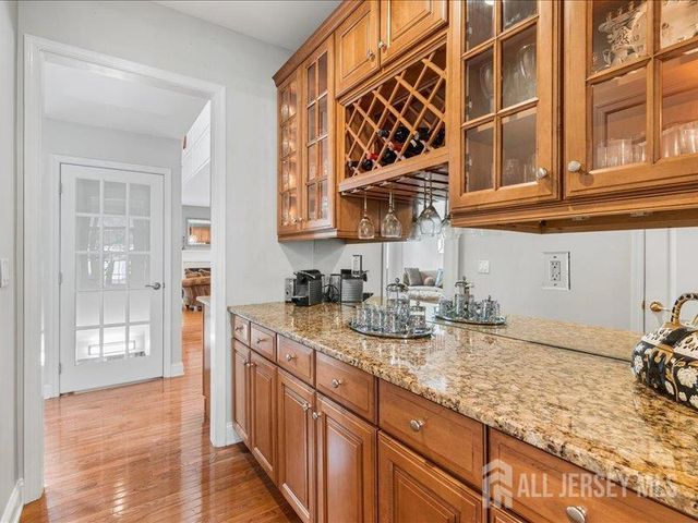 6 Huggins Lane, Manalapan, NJ 07726