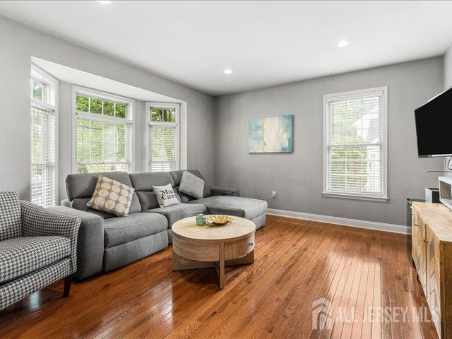 6 Huggins Lane, Manalapan, NJ 07726
