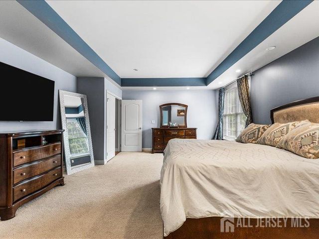 6 Huggins Lane, Manalapan, NJ 07726