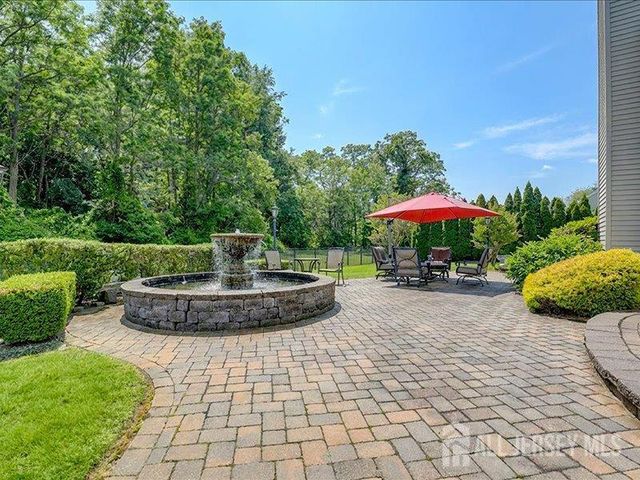 6 Huggins Lane, Manalapan, NJ 07726