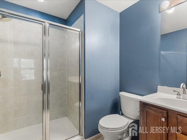 6 Huggins Lane, Manalapan, NJ 07726