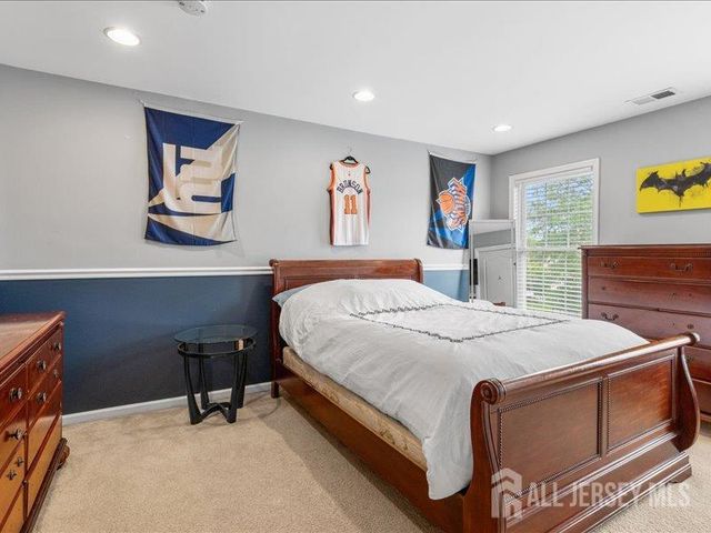 6 Huggins Lane, Manalapan, NJ 07726