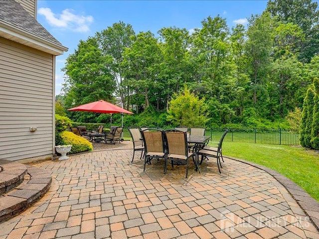 6 Huggins Lane, Manalapan, NJ 07726