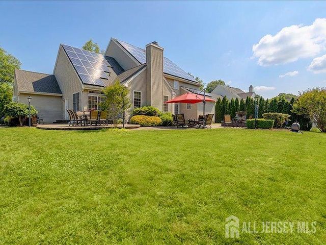 6 Huggins Lane, Manalapan, NJ 07726