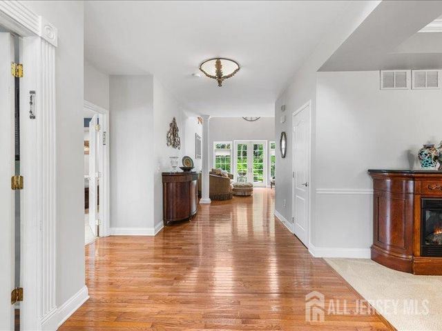 6 Huggins Lane, Manalapan, NJ 07726