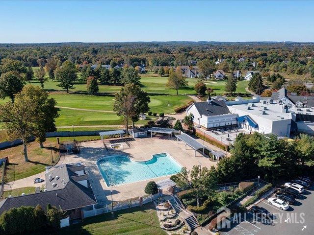 6 Huggins Lane, Manalapan, NJ 07726
