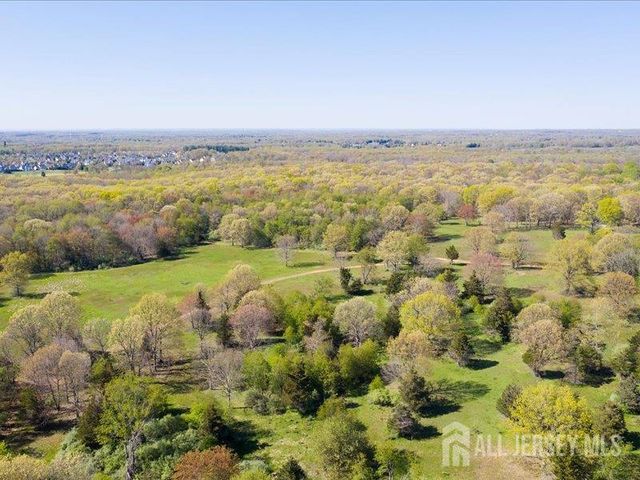 6 Huggins Lane, Manalapan, NJ 07726