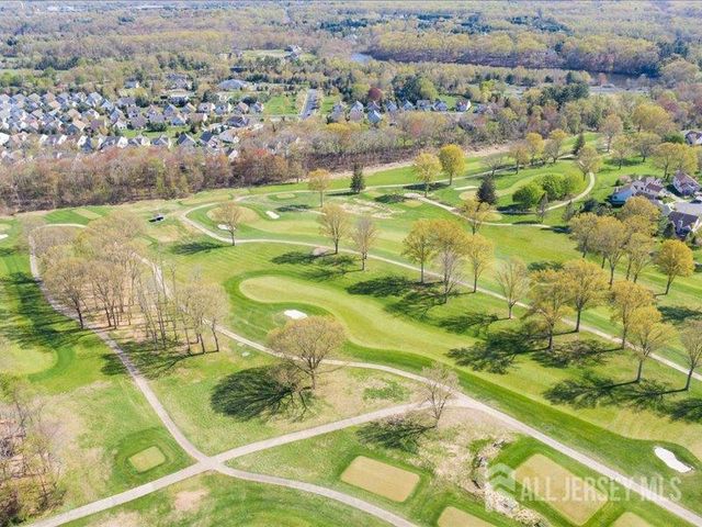 6 Huggins Lane, Manalapan, NJ 07726